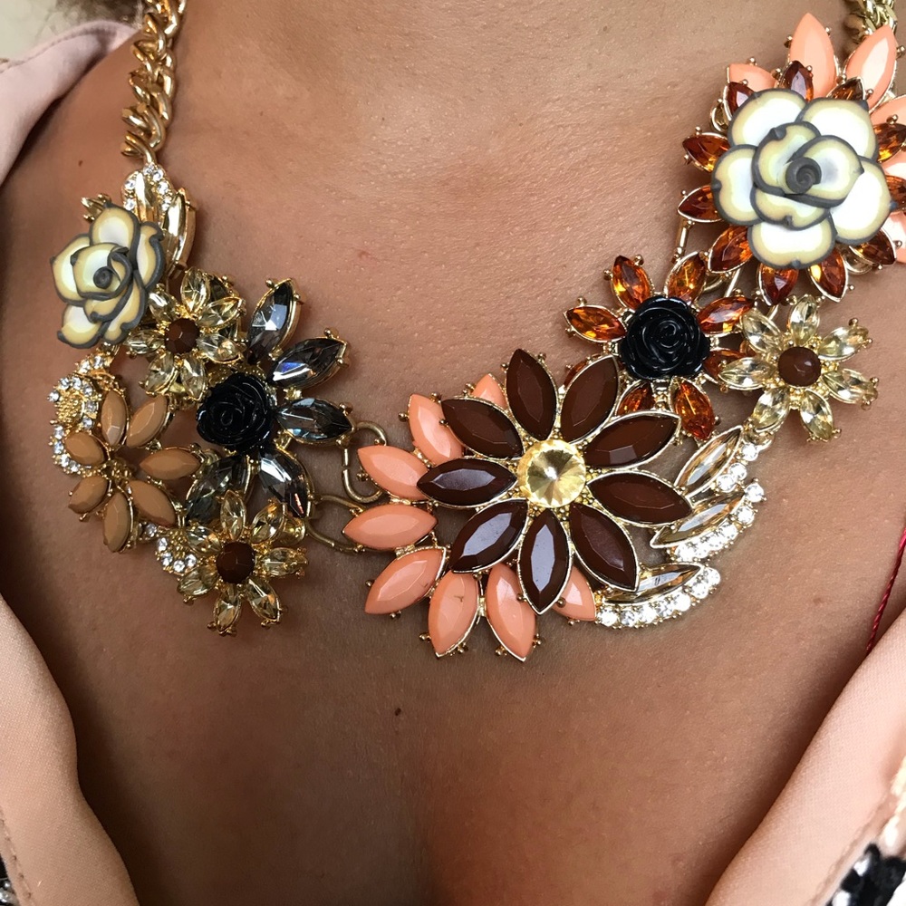 Gold platted costume jewelry necklace